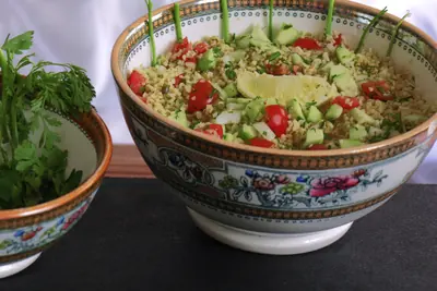 Taboulé de couscous complet aux légumes frais et à l’avocat
